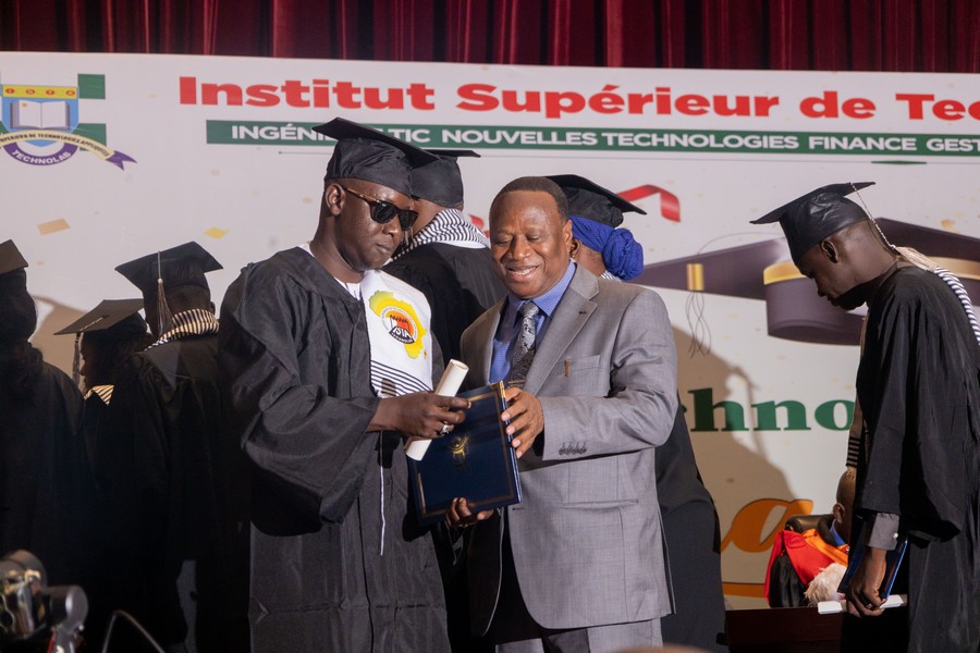 Cérémonie de remise de diplômes